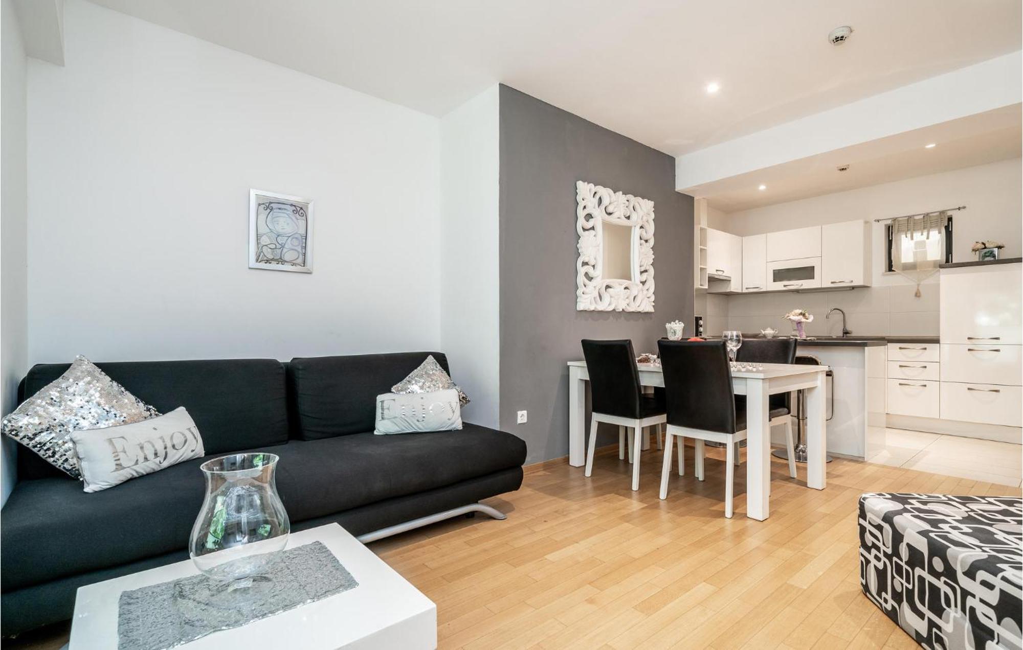 Stunning apartment in Dubrovnik with WiFi&1 Bedrooms Buitenkant foto