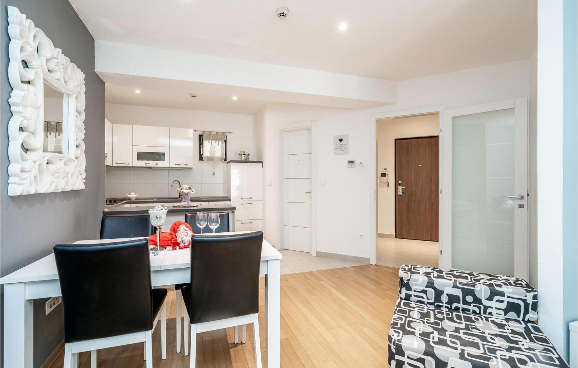 Stunning apartment in Dubrovnik with WiFi&1 Bedrooms Buitenkant foto