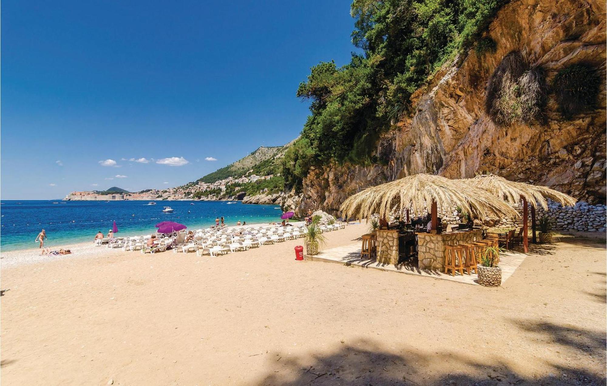 Stunning apartment in Dubrovnik with WiFi&1 Bedrooms Buitenkant foto